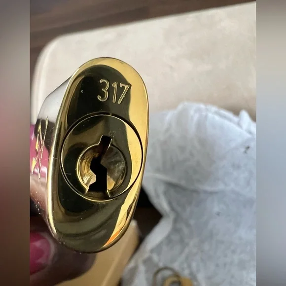 🎉AUTHENTIC Louis Vuitton Gold  Lock and 1 Key - Picture 7 of 8